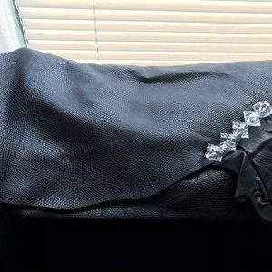 Statement Black Clutch